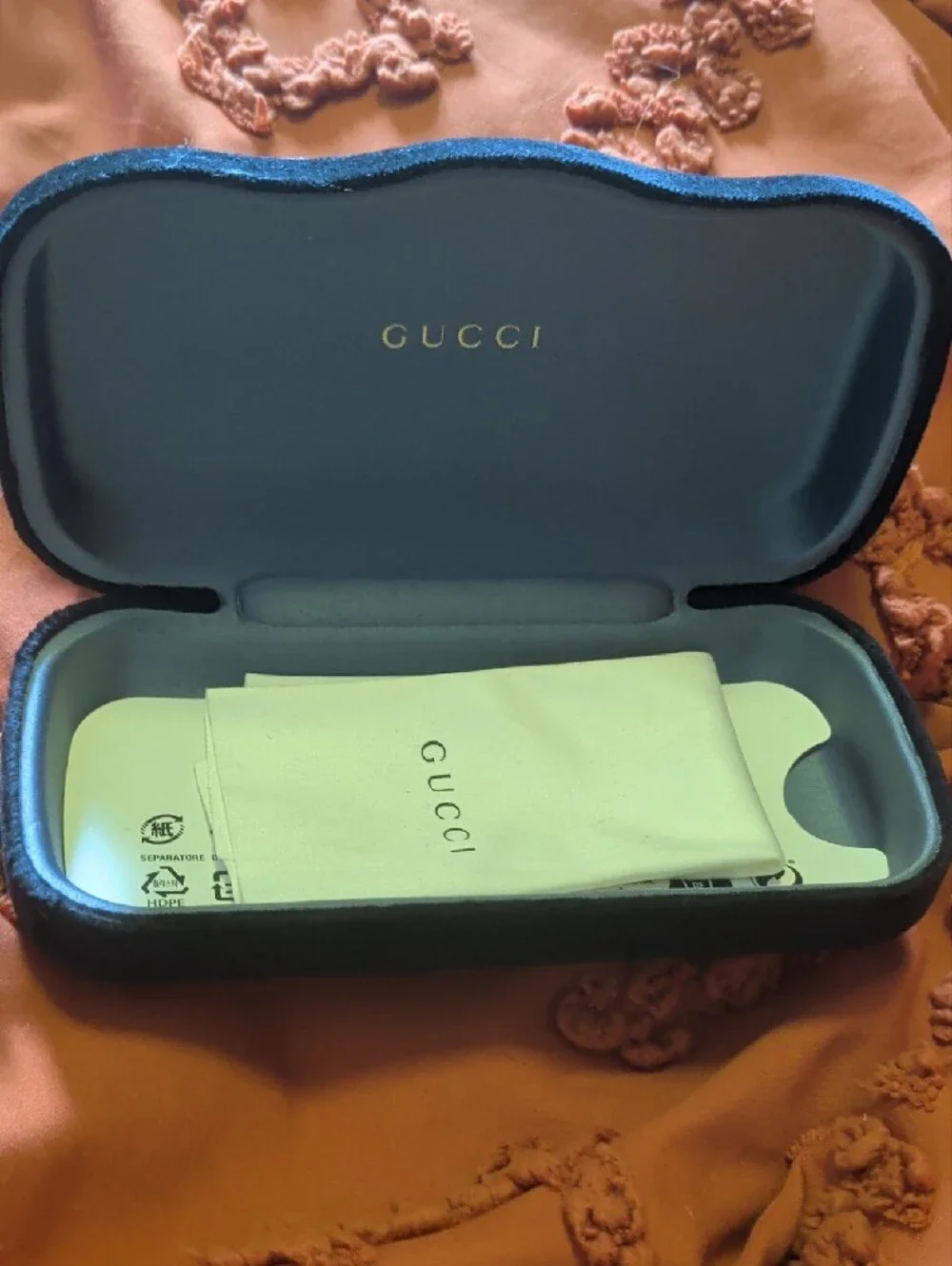 Gucci Black Velvet Eyewear Case with White Cleaning Cloth